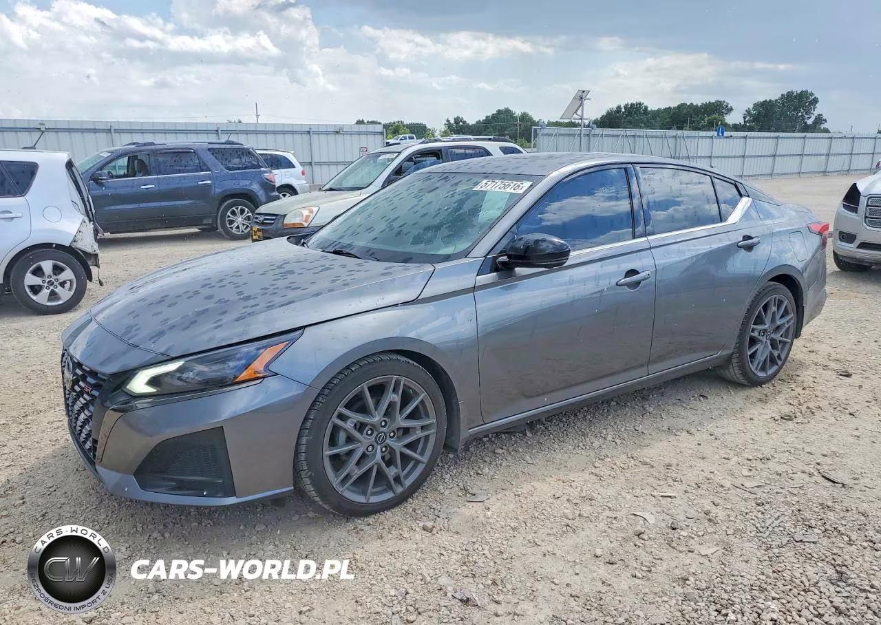 2023 Nissan Altima Sr – zdjęcie 1 z 12