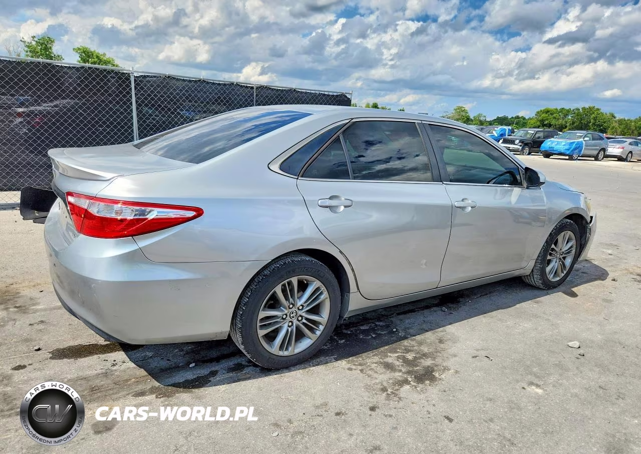 2015 Toyota Camry Se VIN:4T1BF1FK3FU895194 - 3