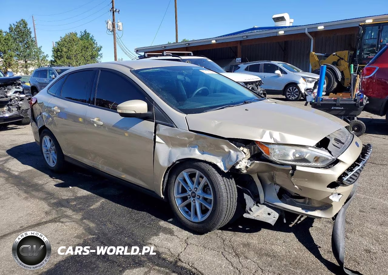 2017 Ford Focus Se VIN:1FADP3F29HL343008 - 4