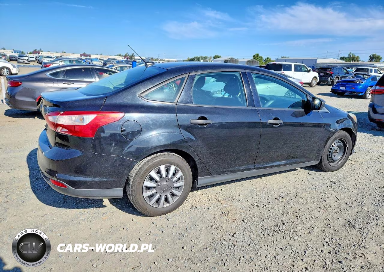 2012 Ford Focus S VIN:1FAHP3E23CL108437 - 3