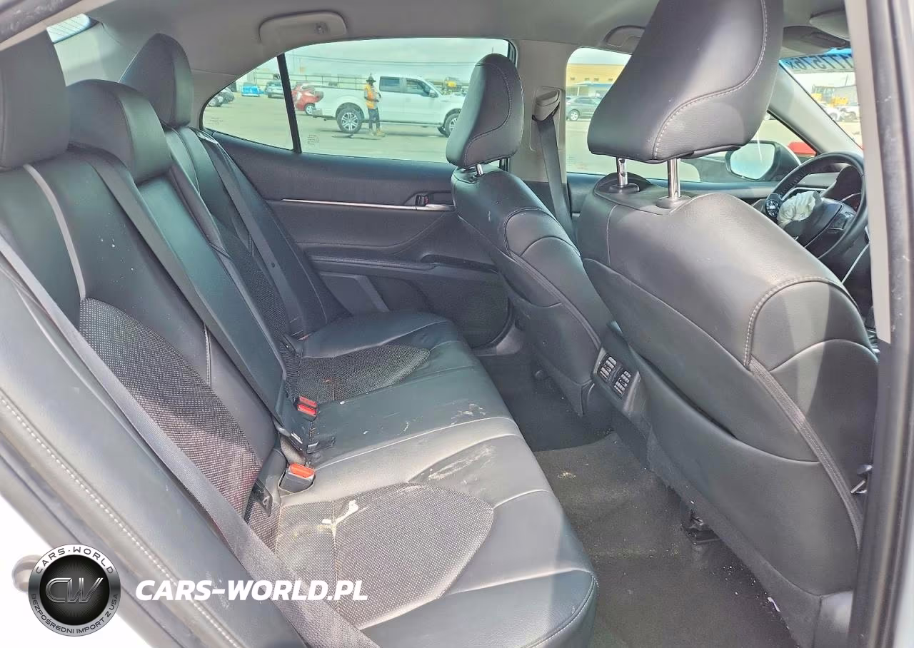 2018 Toyota Camry Xse VIN:4T1B61HK3JU038105 - 10