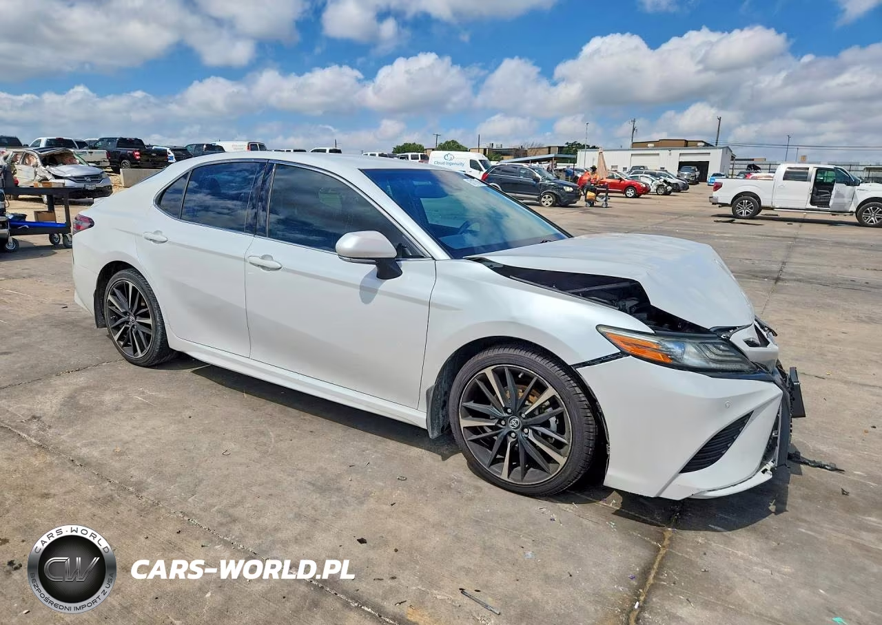 2018 Toyota Camry Xse VIN:4T1B61HK3JU038105 - 4