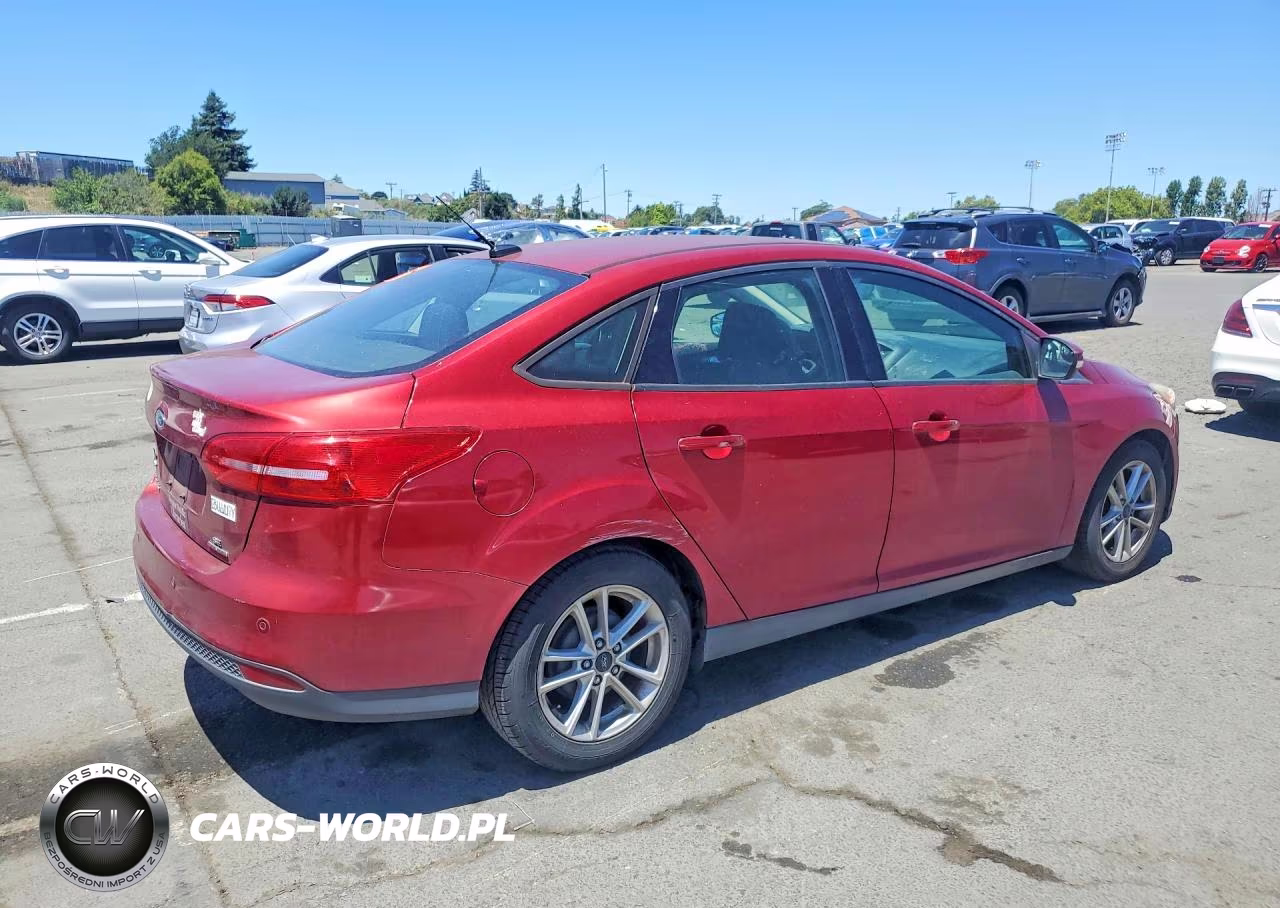 2015 Ford Focus Se VIN:1FADP3F22FL281142 - 3