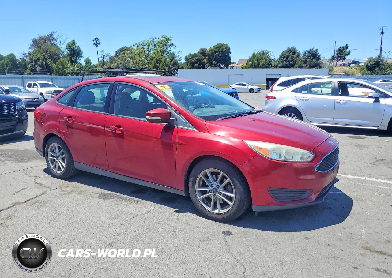 2015 Ford Focus Se VIN:1FADP3F22FL281142 - 4