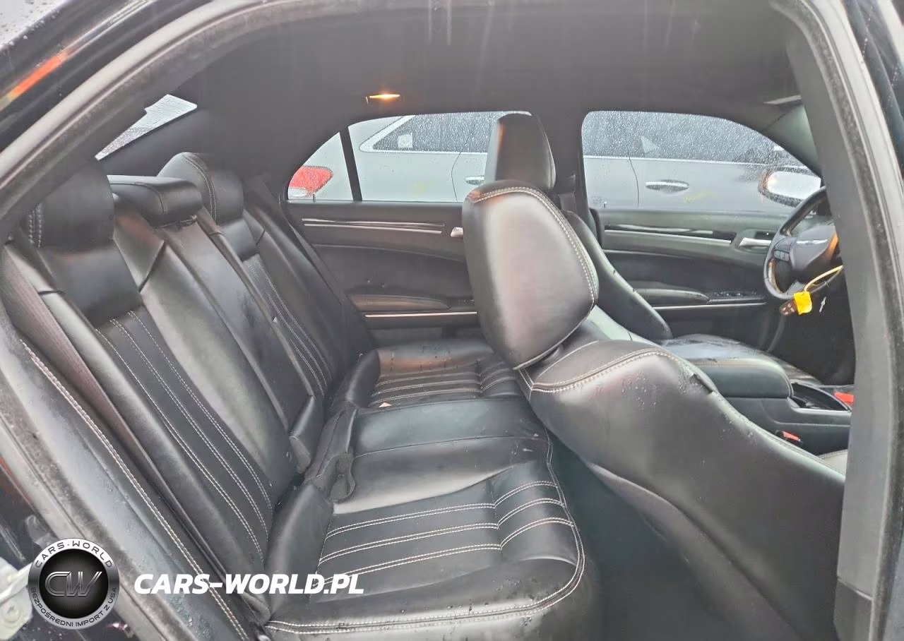 2019 Chrysler 300 S VIN:2C3CCABG5KH686060 - 10