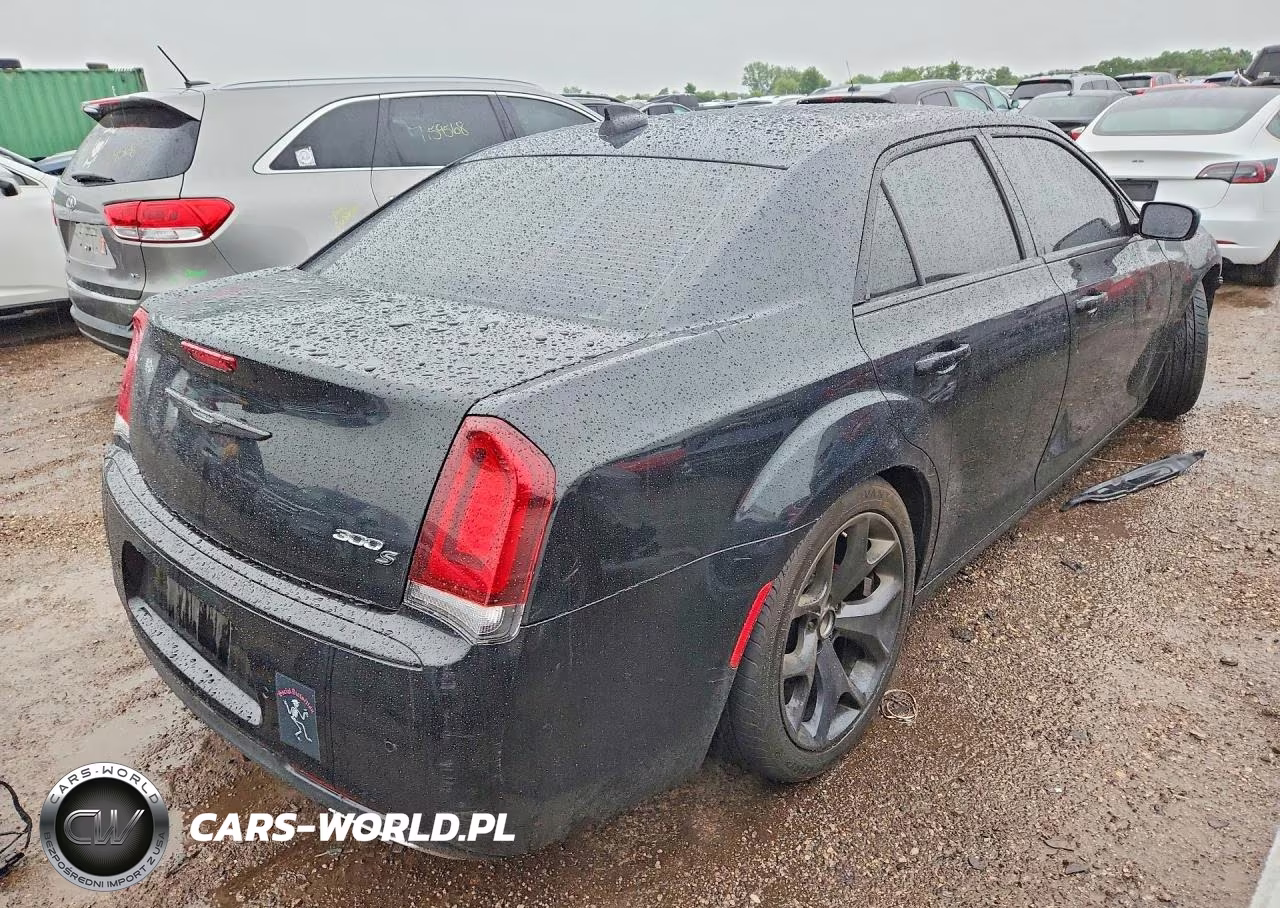 2019 Chrysler 300 S VIN:2C3CCABG5KH686060 - 3