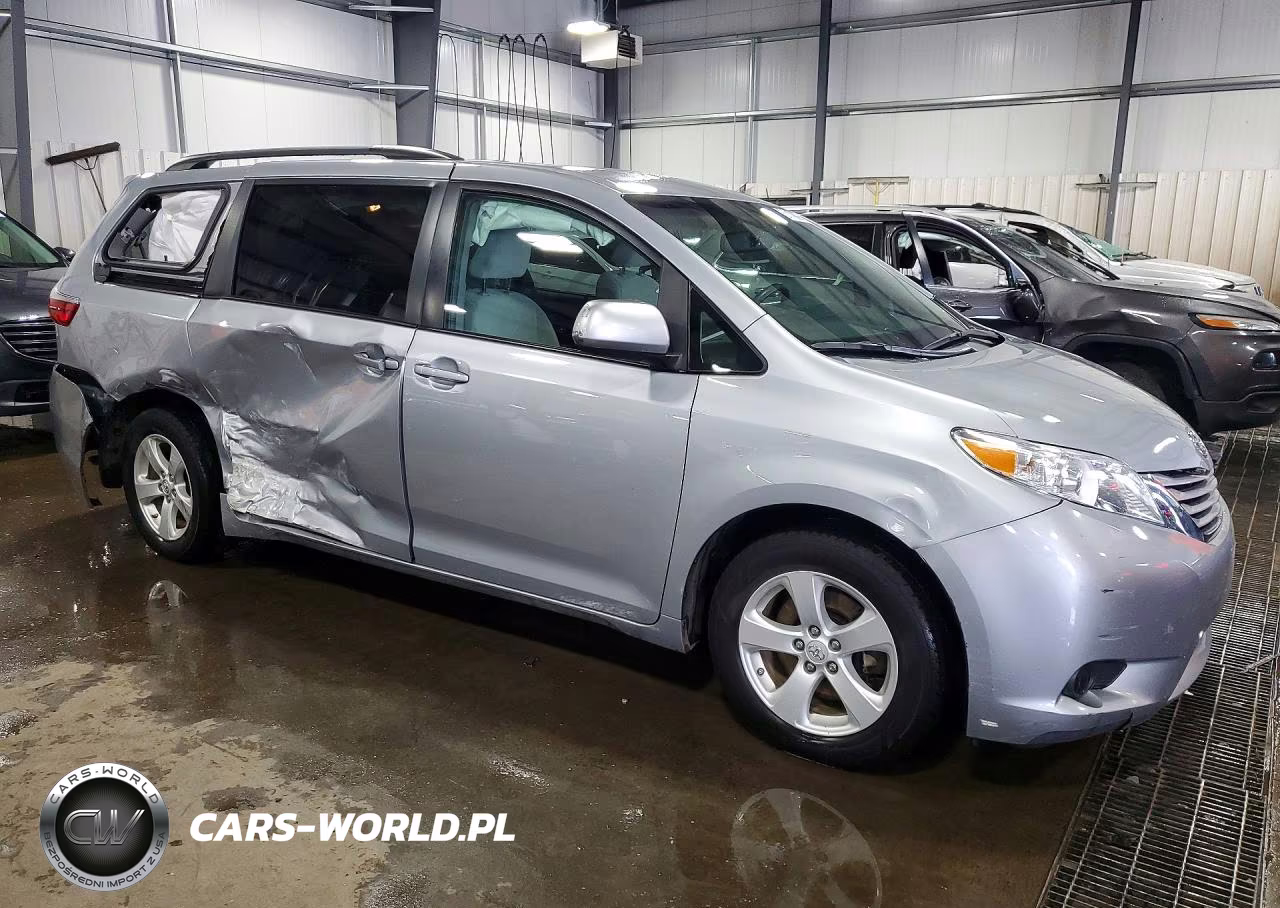 2015 Toyota Sienna Le VIN:5TDKK3DC5FS662607 - 4