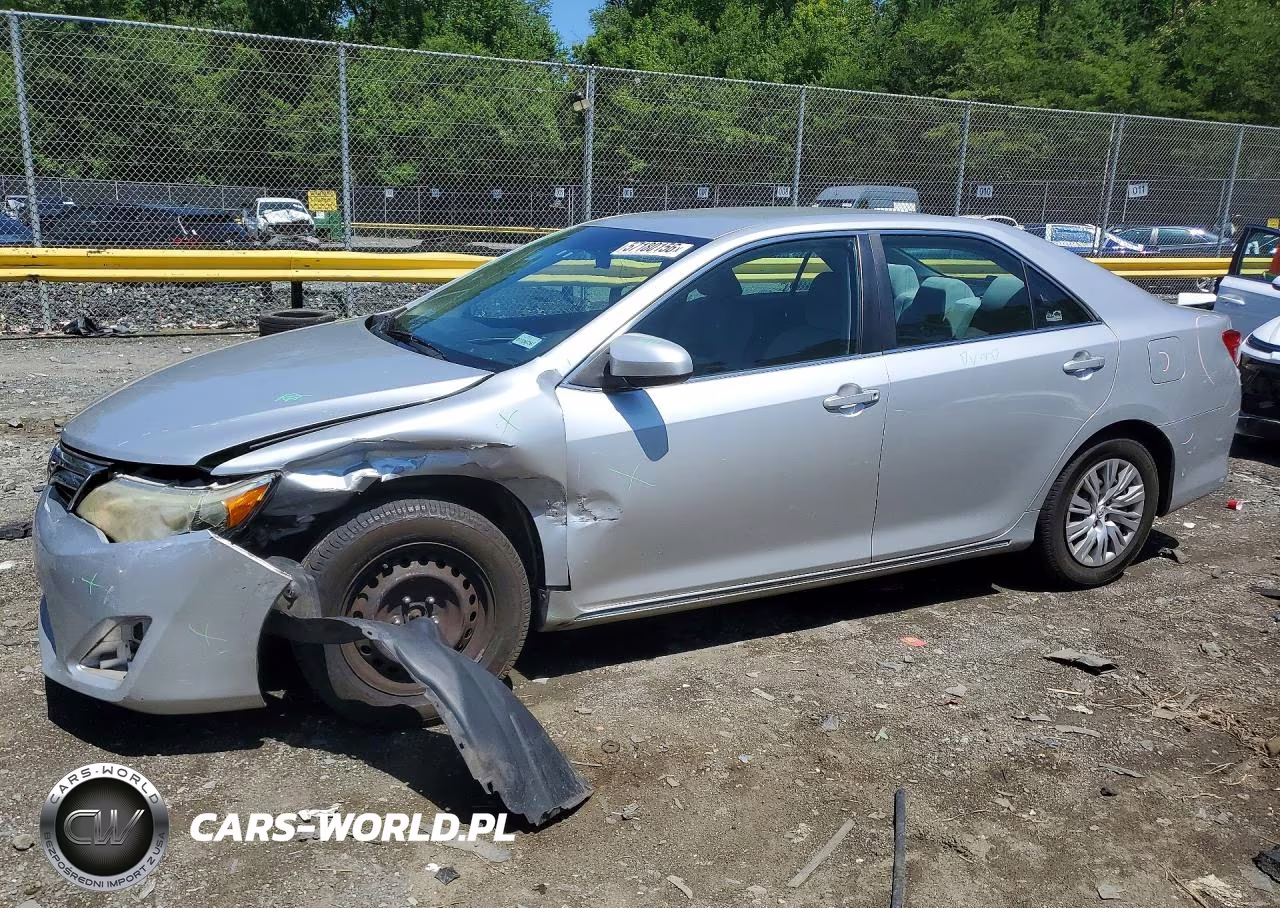 2012 Toyota Camry Le – zdjęcie 1 z 12