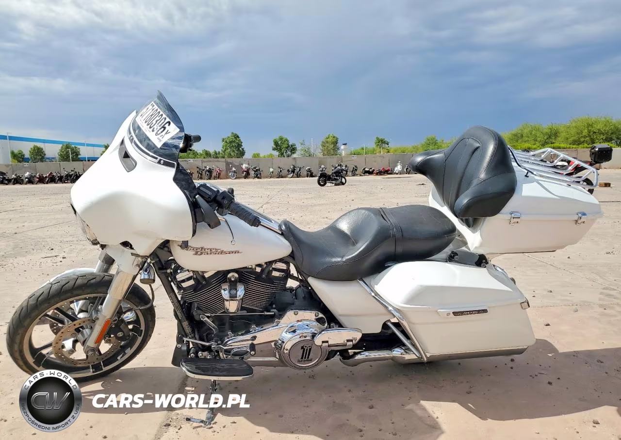 2017 Harley-Davidson Flhxs Street Glide Special VIN:1HD1KRC14HB607041 - 3