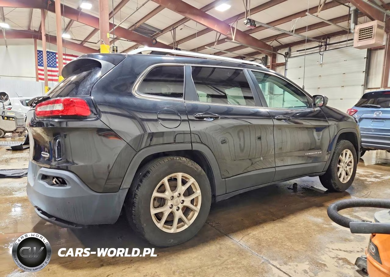 2015 Jeep Cherokee Latitude VIN:1C4PJMCB1FW665706 - 3