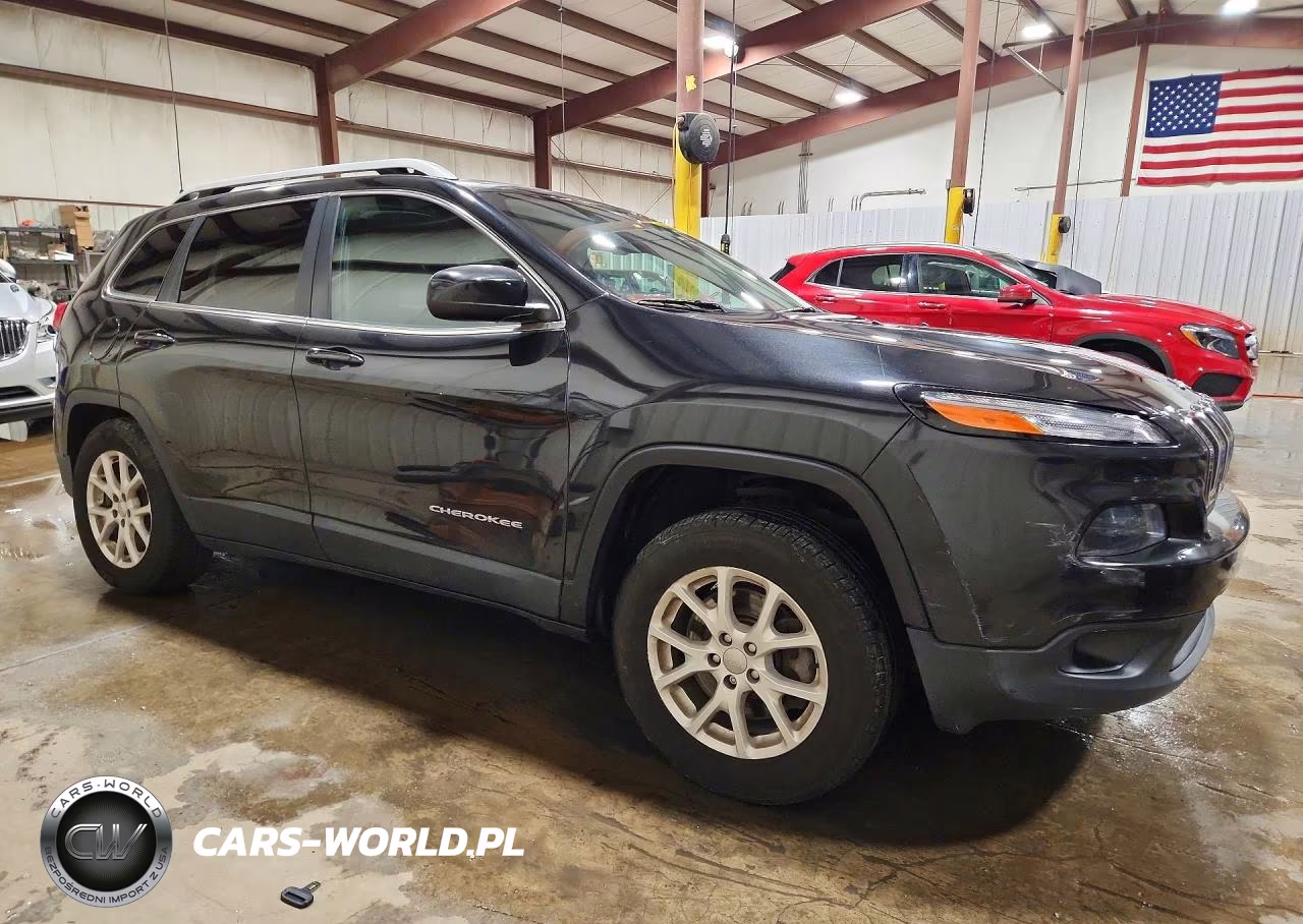2015 Jeep Cherokee Latitude VIN:1C4PJMCB1FW665706 - 4