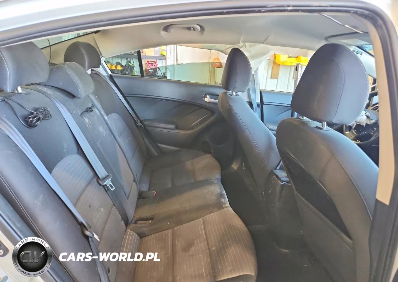 2018 Kia Forte Lx VIN:3KPFL4A71JE246813 - 10