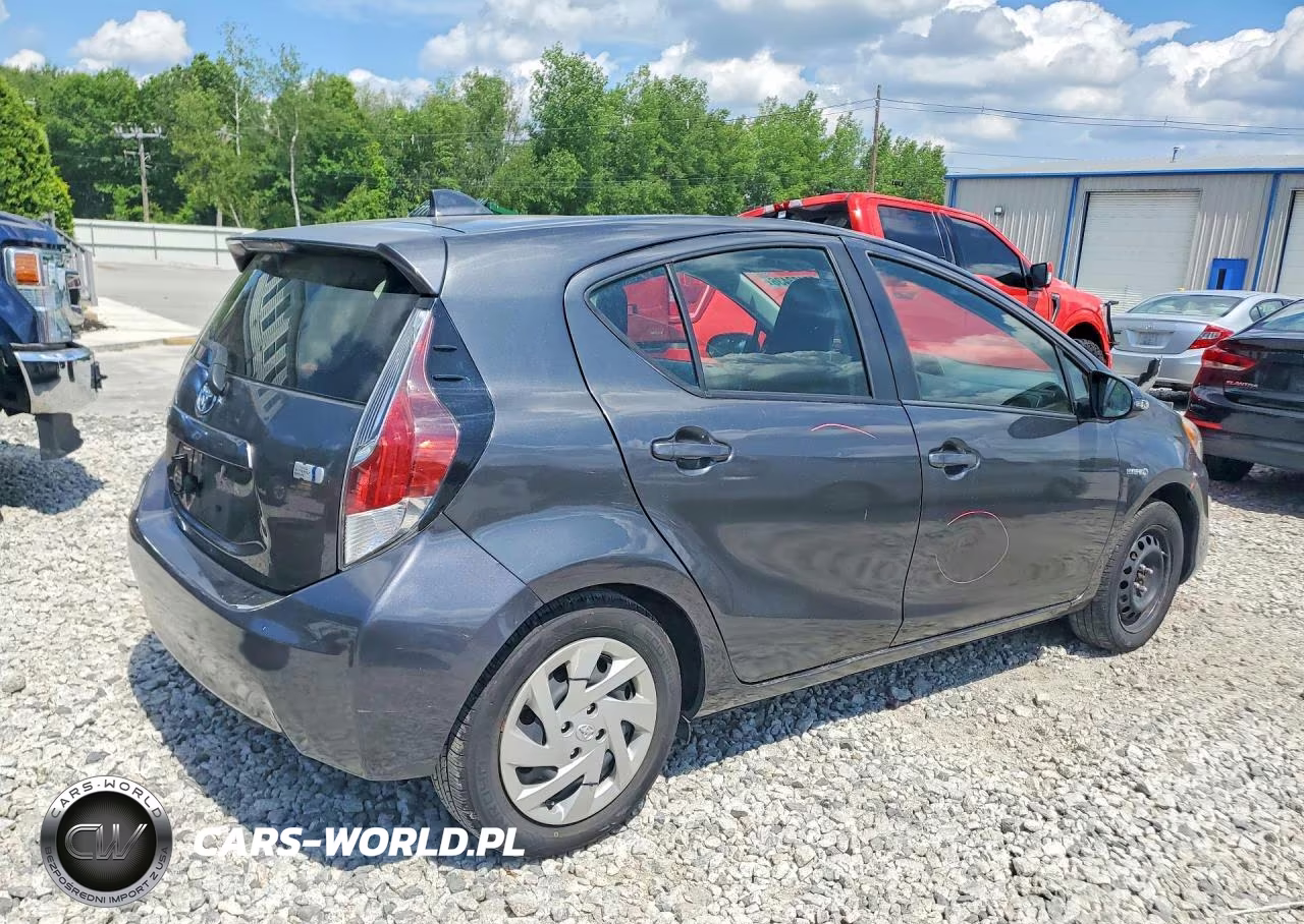 2015 Toyota Prius C One VIN:JTDKDTB31F1583669 - 3