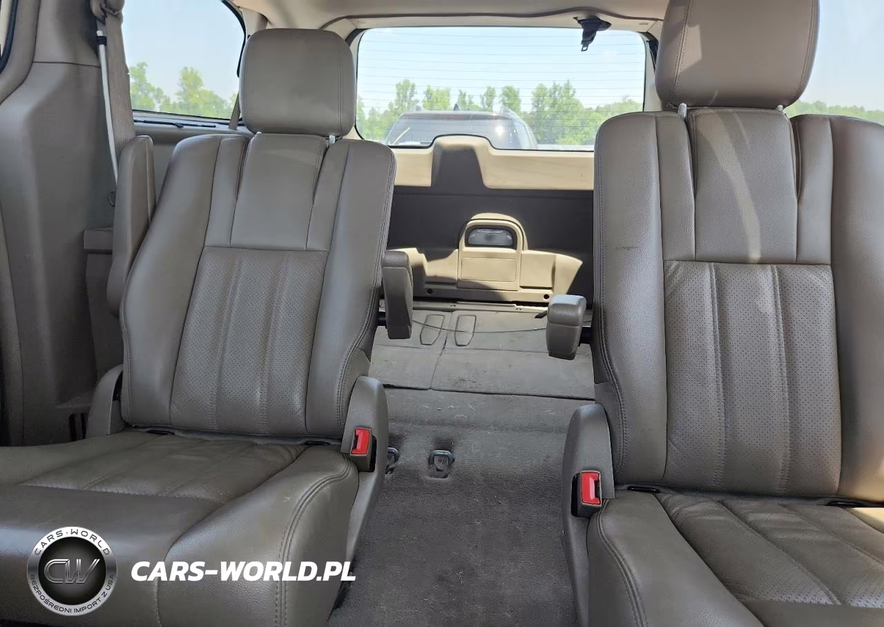 2011 Chrysler Town & Country Touring-L VIN:2A4RR8DG0BR631109 - 10