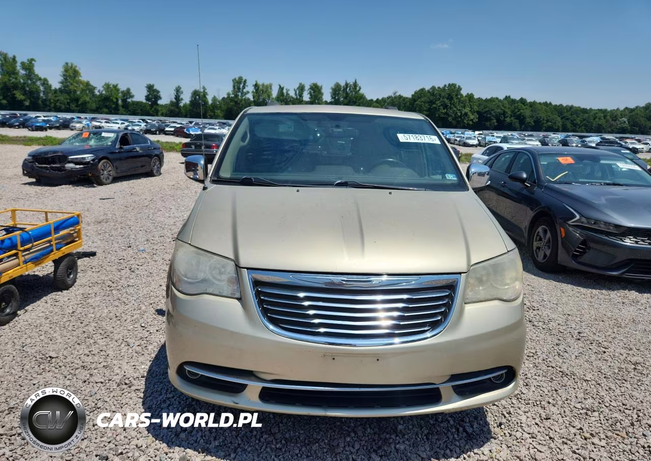 2011 Chrysler Town & Country Touring-L VIN:2A4RR8DG0BR631109 - 5