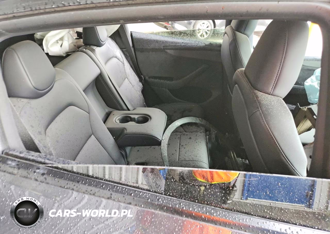 2026 Tesla Model Y VIN:7SAYGDED2TF643475 - 10