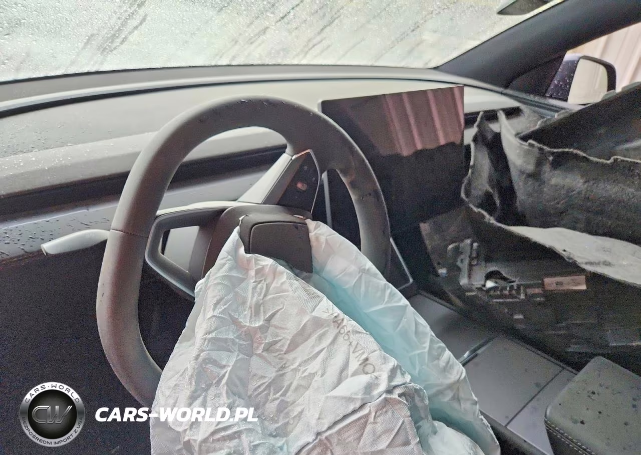 2026 Tesla Model Y VIN:7SAYGDED2TF643475 - 9