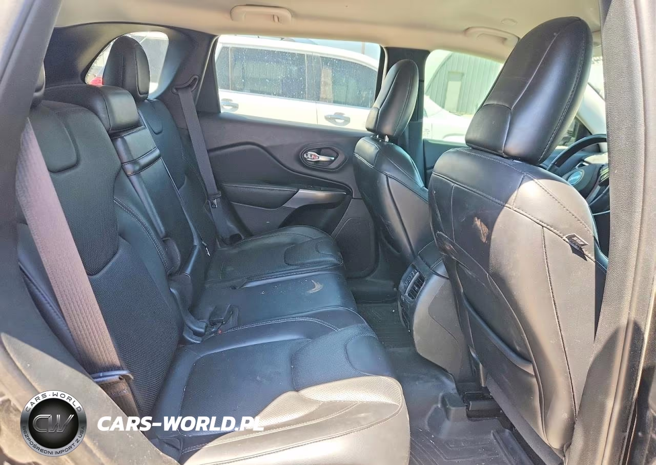 2019 Jeep Cherokee Overland VIN:1C4PJMJNXKD174117 - 10