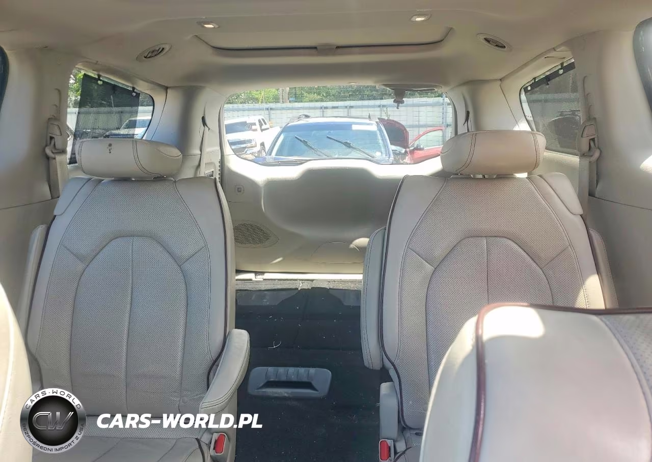 2019 Chrysler Pacifica Limited VIN:2C4RC1GG3KR731439 - 10