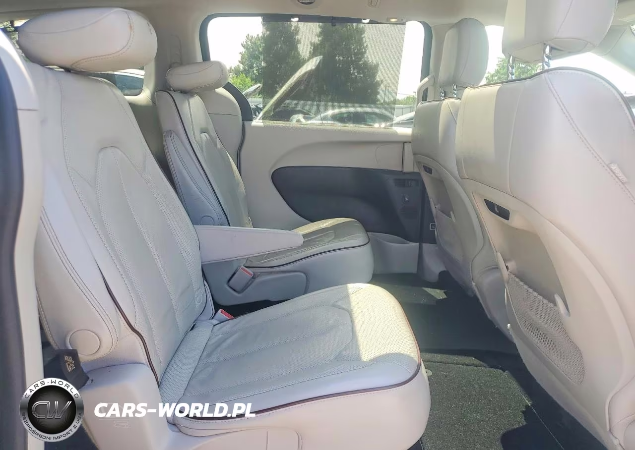 2019 Chrysler Pacifica Limited VIN:2C4RC1GG3KR731439 - 11