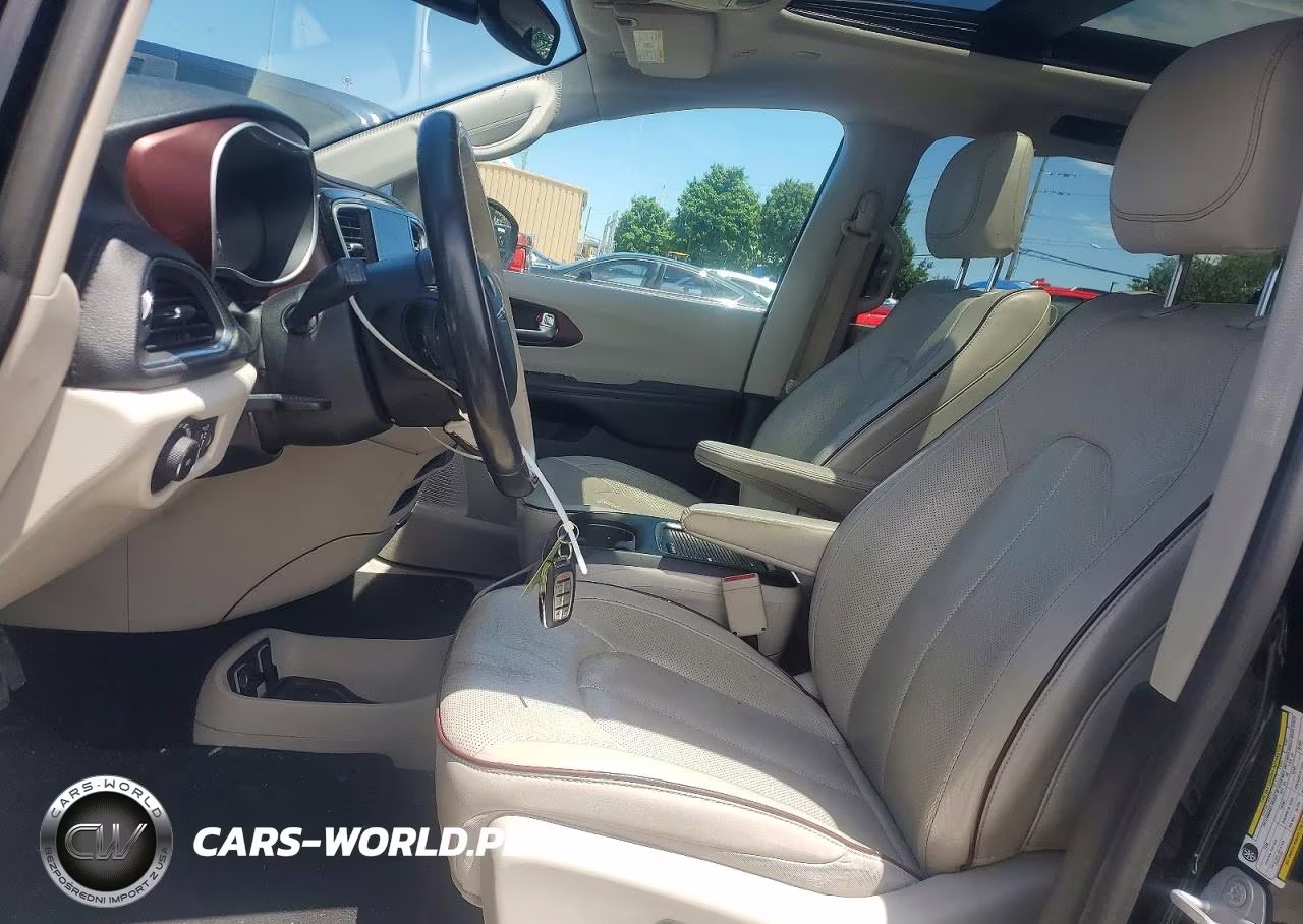 2019 Chrysler Pacifica Limited VIN:2C4RC1GG3KR731439 - 7