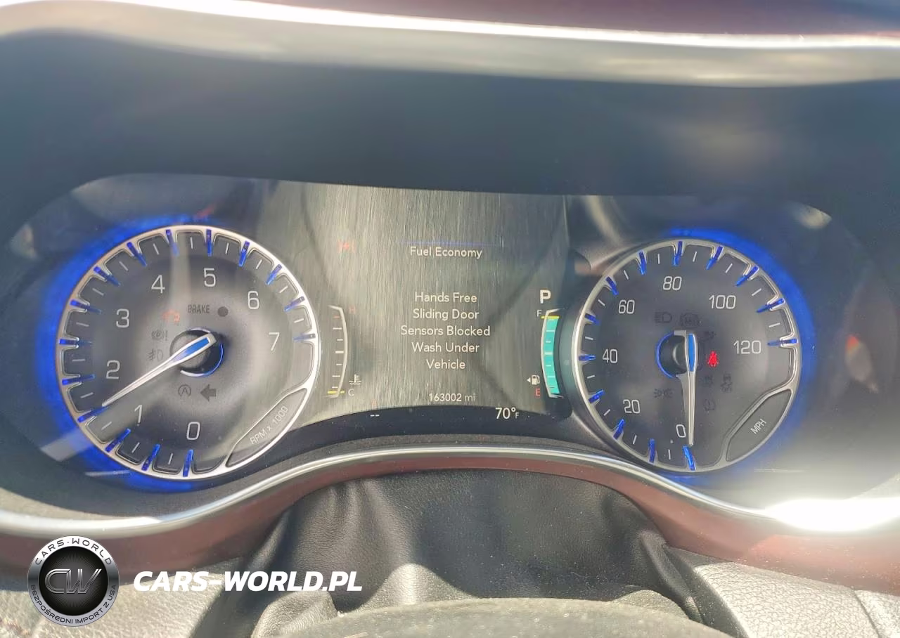 2019 Chrysler Pacifica Limited VIN:2C4RC1GG3KR731439 - 9