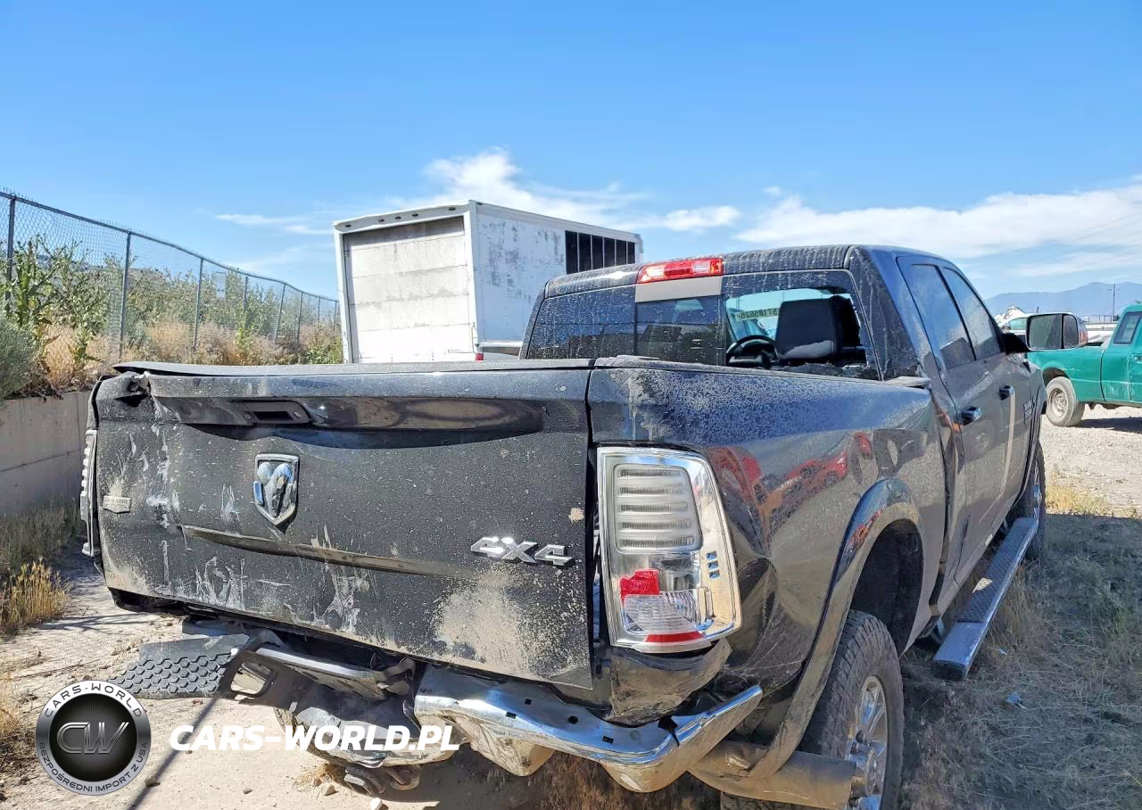 2016 Ram 3500 Laramie VIN:3C63R3ML5GG226735 - 3