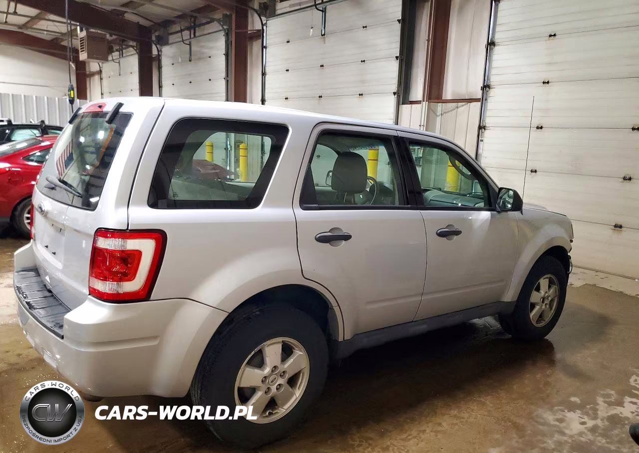 2012 Ford Escape Xls VIN:1FMCU0C71CKC37868 - 3