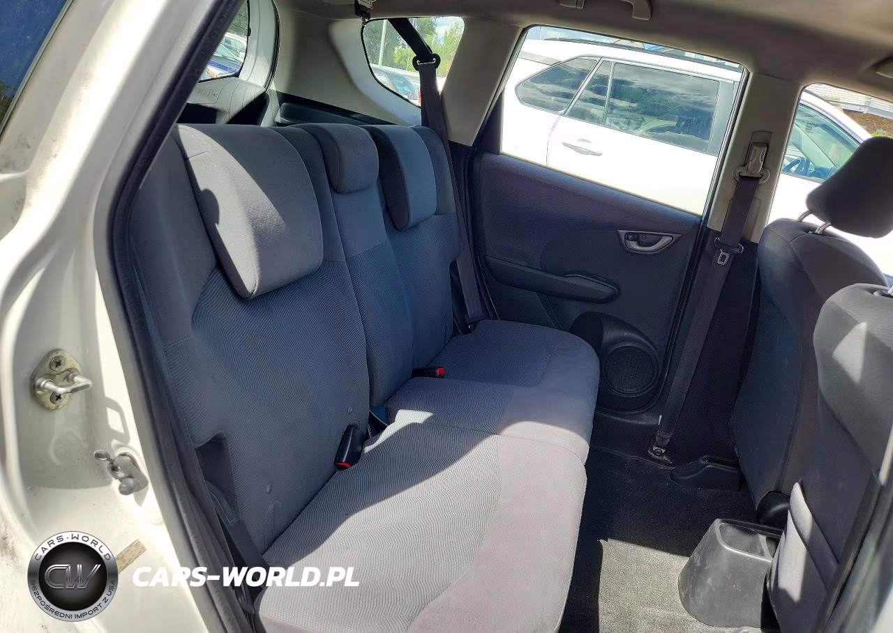 2013 Honda Fit VIN:JHMGE8H32DC037017 - 10