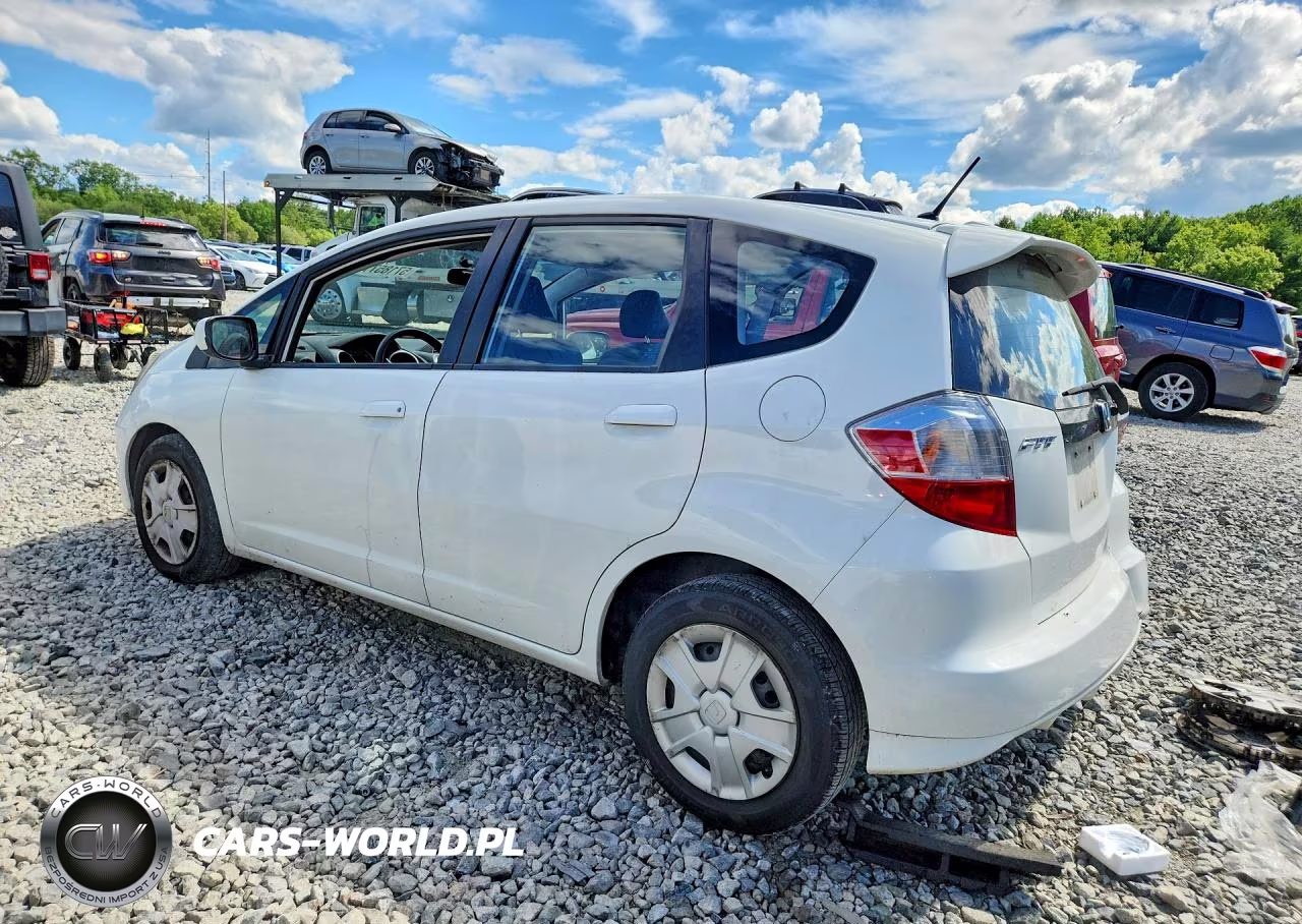 2013 Honda Fit VIN:JHMGE8H32DC037017 - 2