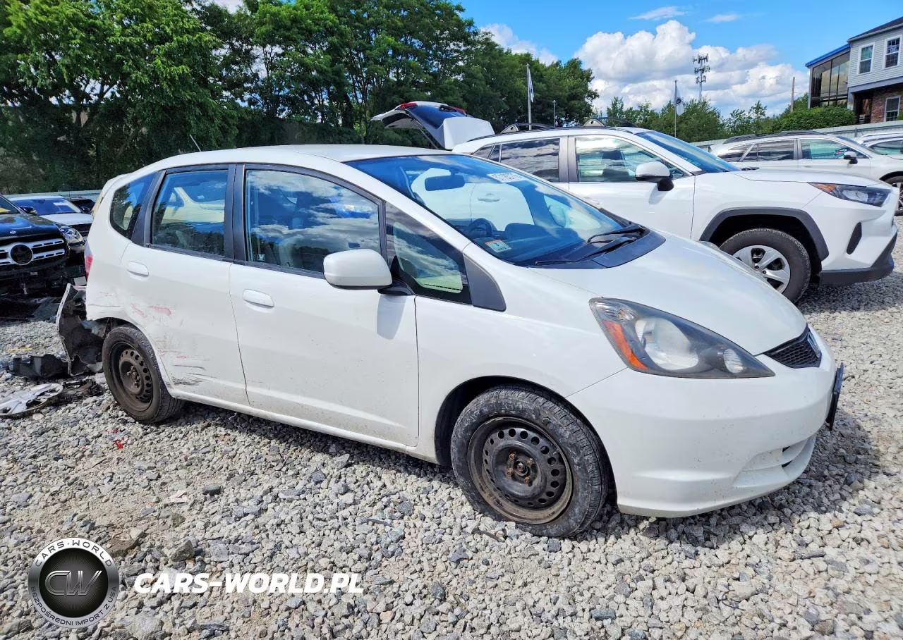 2013 Honda Fit VIN:JHMGE8H32DC037017 - 4