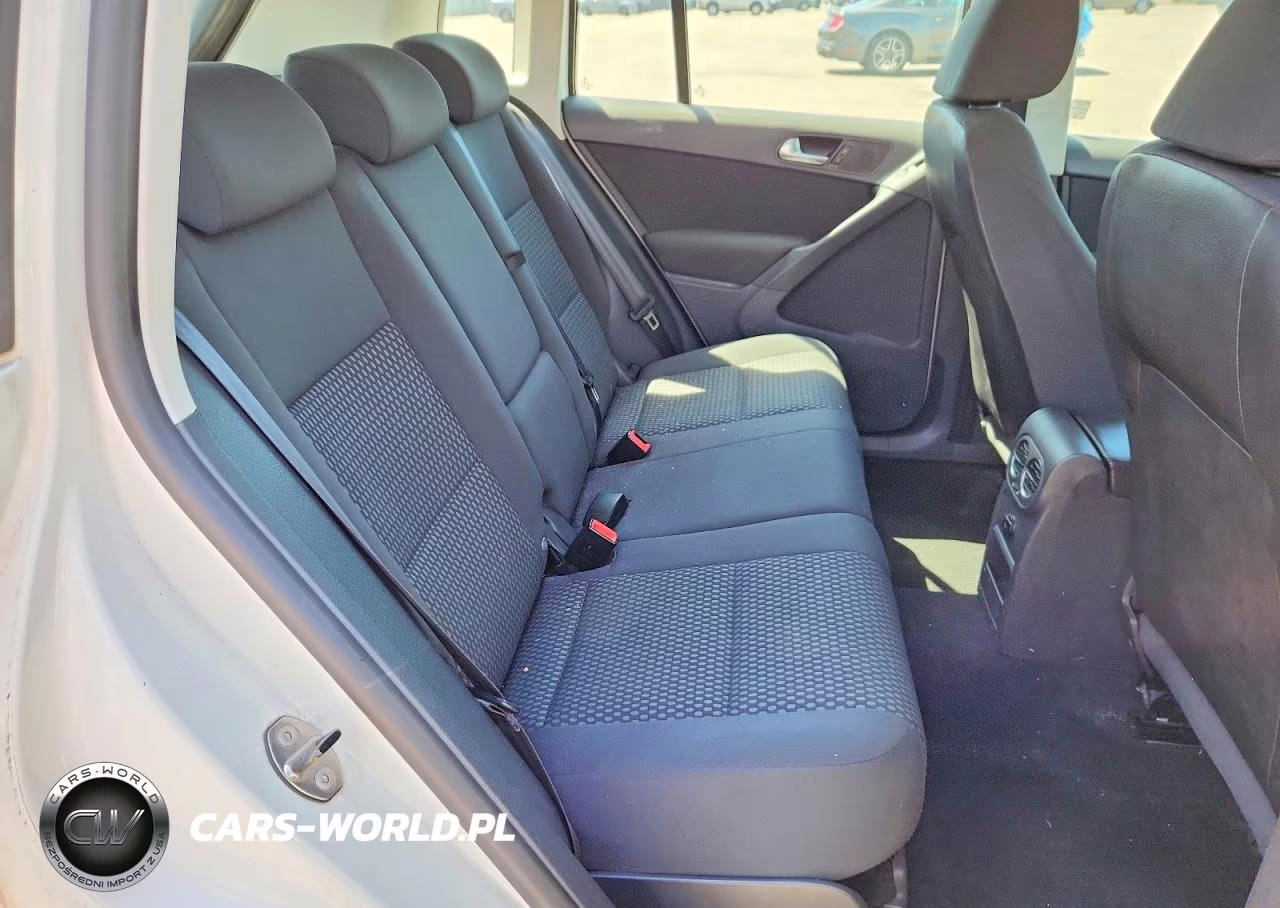 2011 Volkswagen Tiguan VIN:WVGBV7AX2BW524096 - 11