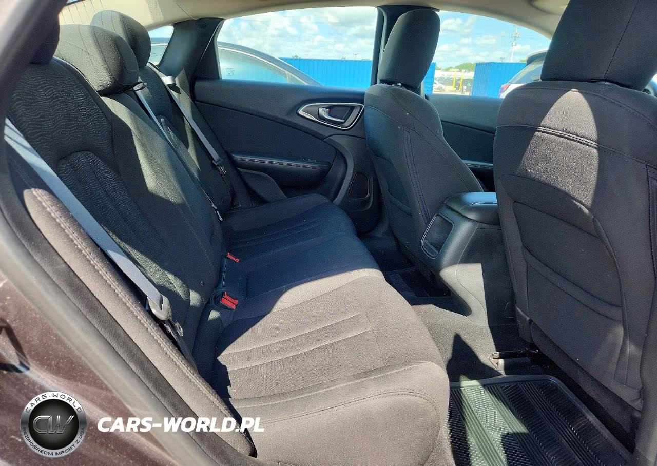2015 Chrysler 200 Limited VIN:1C3CCCAB2FN754569 - 10