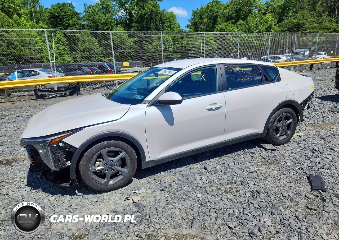 2025 Kia K4 Lxs – zdjęcie 1 z 13