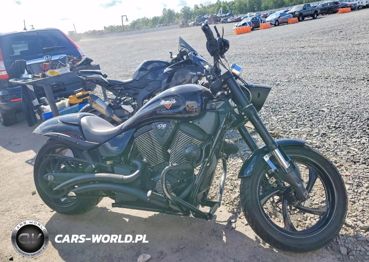 2013 Victory Motorcycles Hammer 8-Ball – zdjęcie 1 z 9