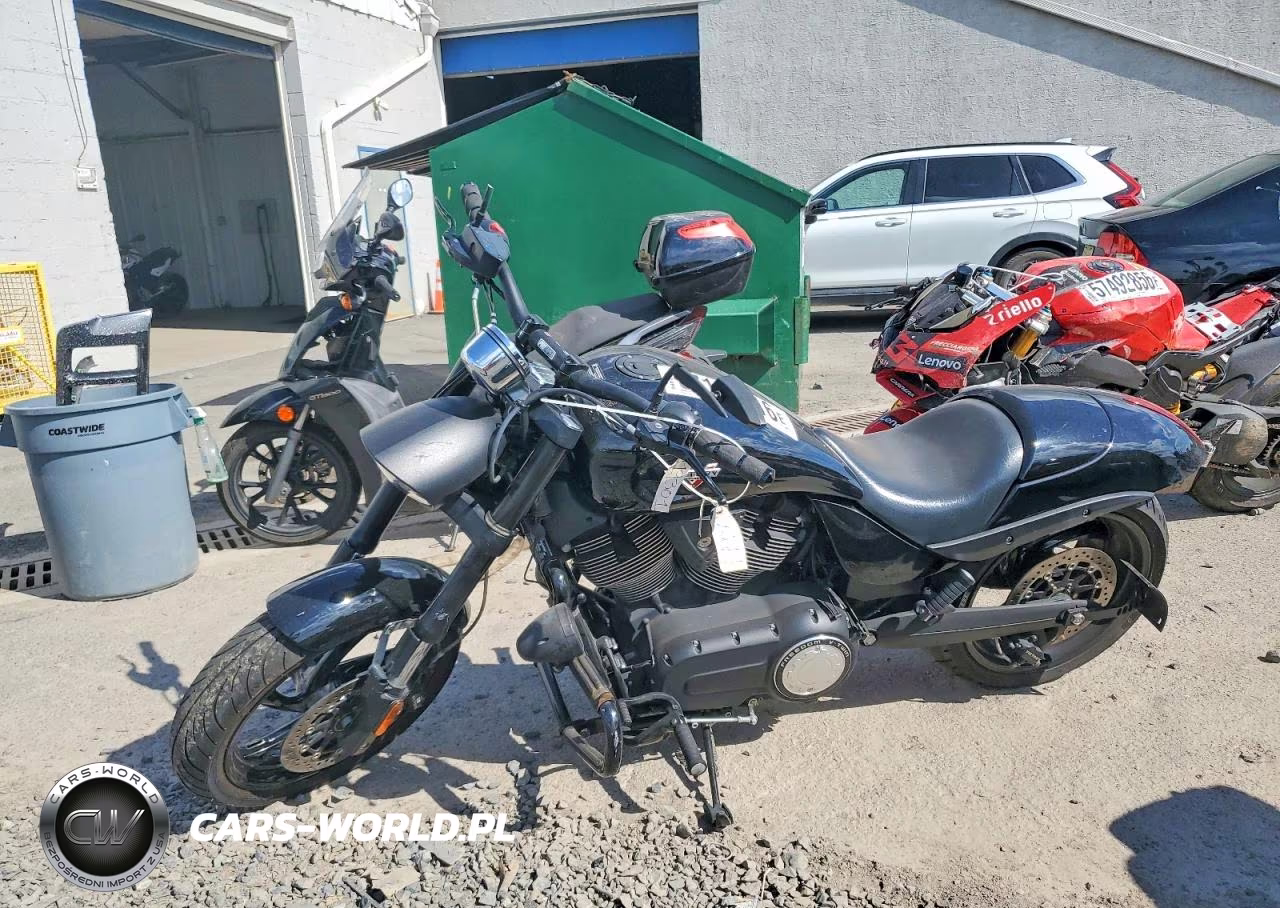 2013 Victory Motorcycles Hammer 8-Ball VIN:5VPHA36N0D3023983 - 3