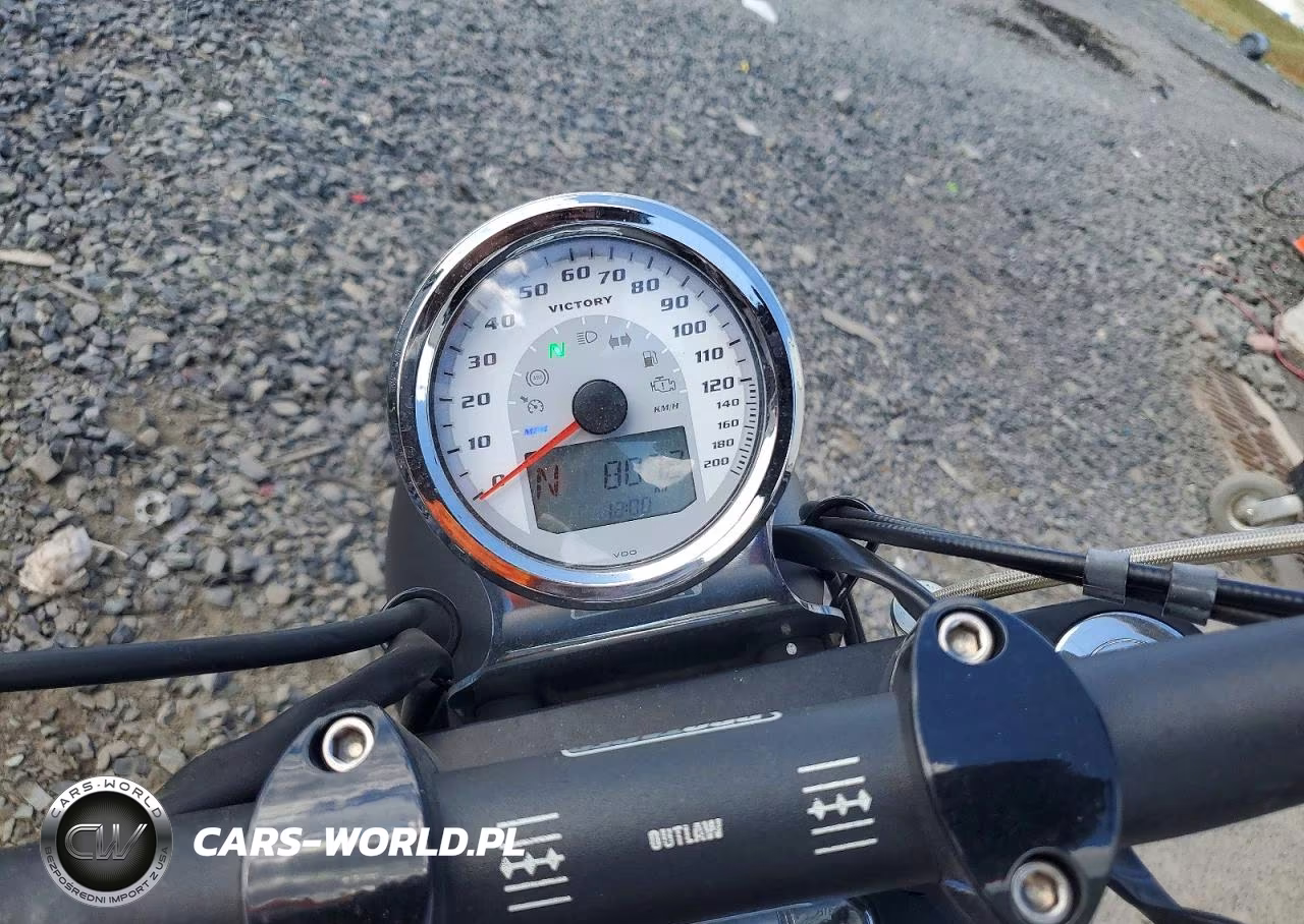 2013 Victory Motorcycles Hammer 8-Ball VIN:5VPHA36N0D3023983 - 7