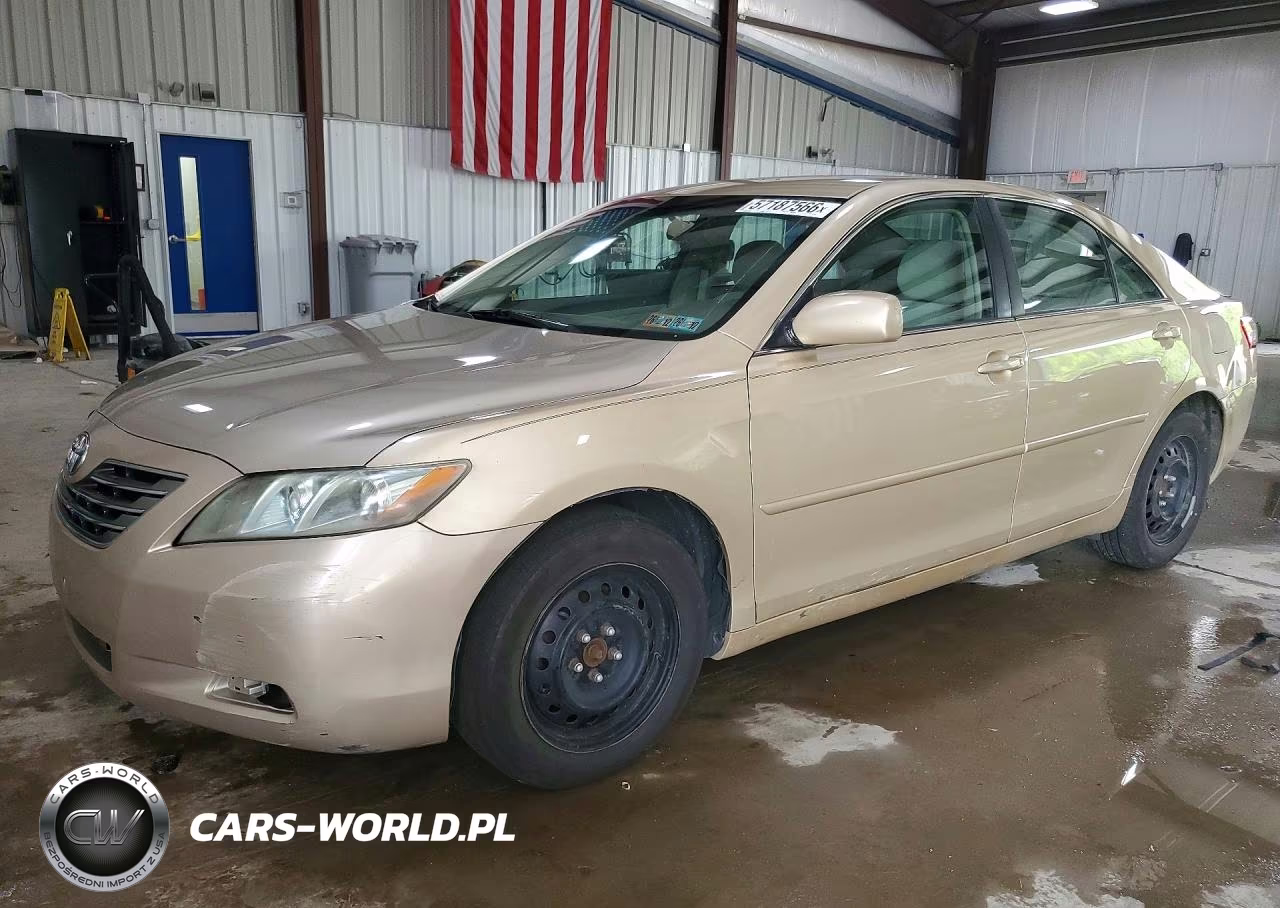 2011 Toyota Camry Le – zdjęcie 1 z 13
