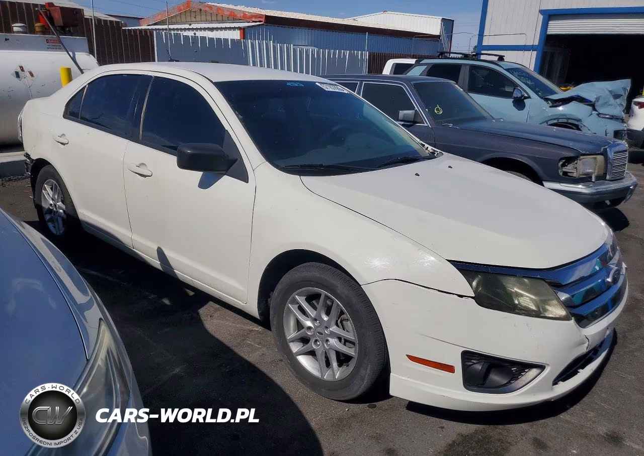 2012 Ford Fusion S VIN:3FAHP0GA1CR321990 - 4