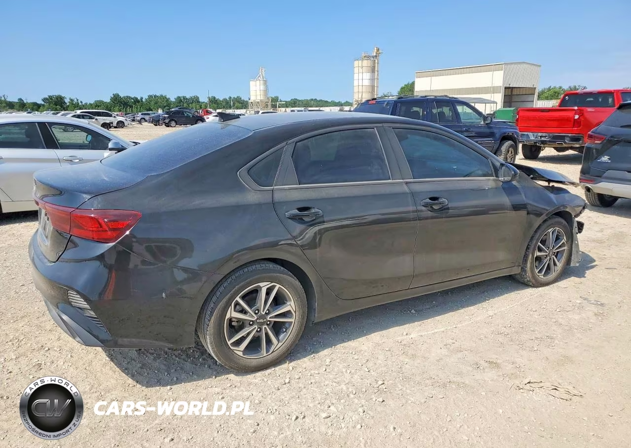 2023 Kia Forte Lxs VIN:3KPF24AD5PE648237 - 3