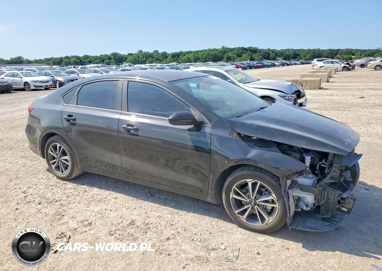 2023 Kia Forte Lxs VIN:3KPF24AD5PE648237 - 4