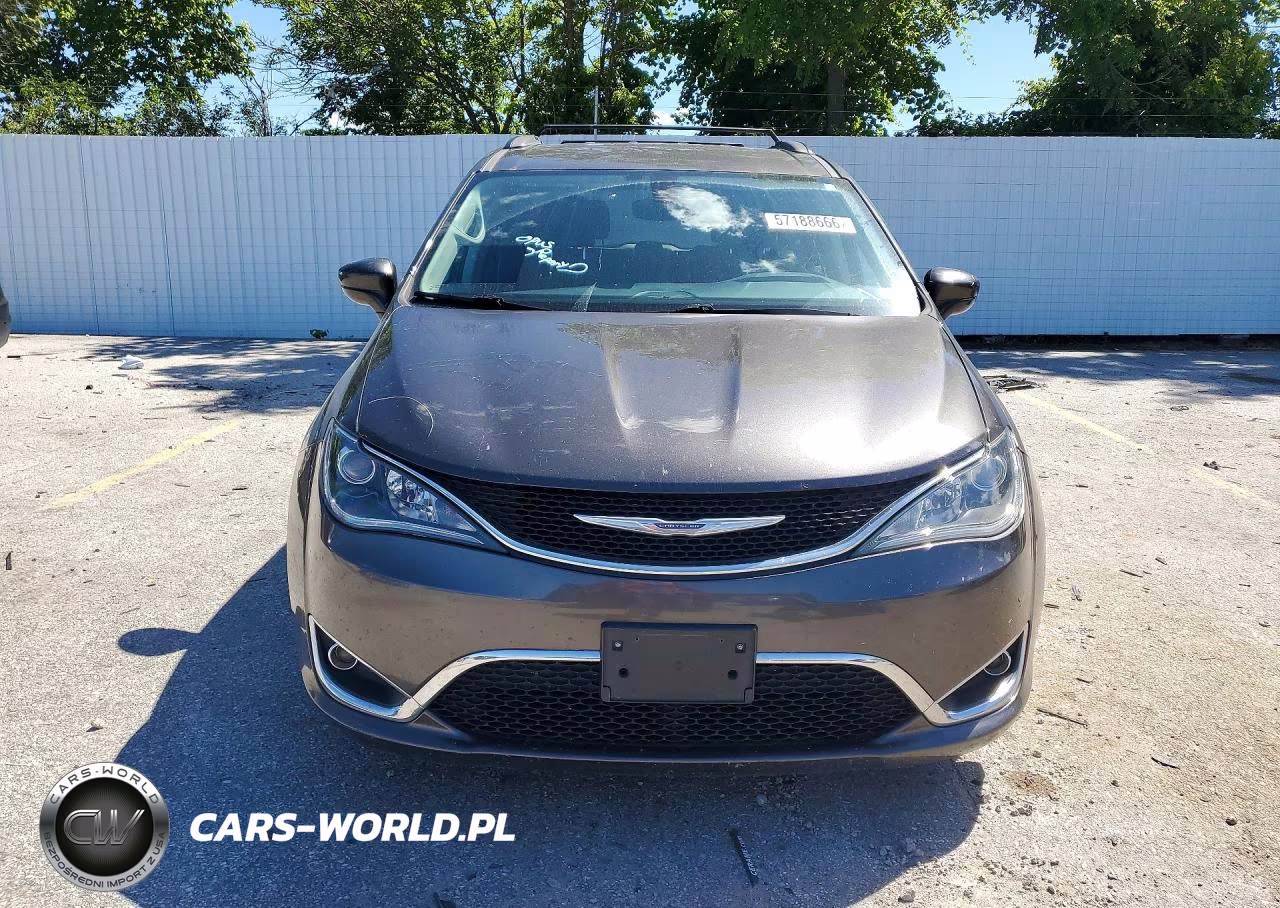 2017 Chrysler Pacifica Touring L VIN:2C4RC1BGXHR676262 - 5