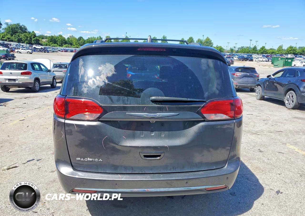 2017 Chrysler Pacifica Touring L VIN:2C4RC1BGXHR676262 - 6