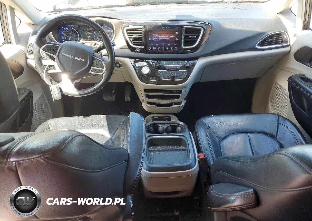 2017 Chrysler Pacifica Touring L VIN:2C4RC1BGXHR676262 - 8