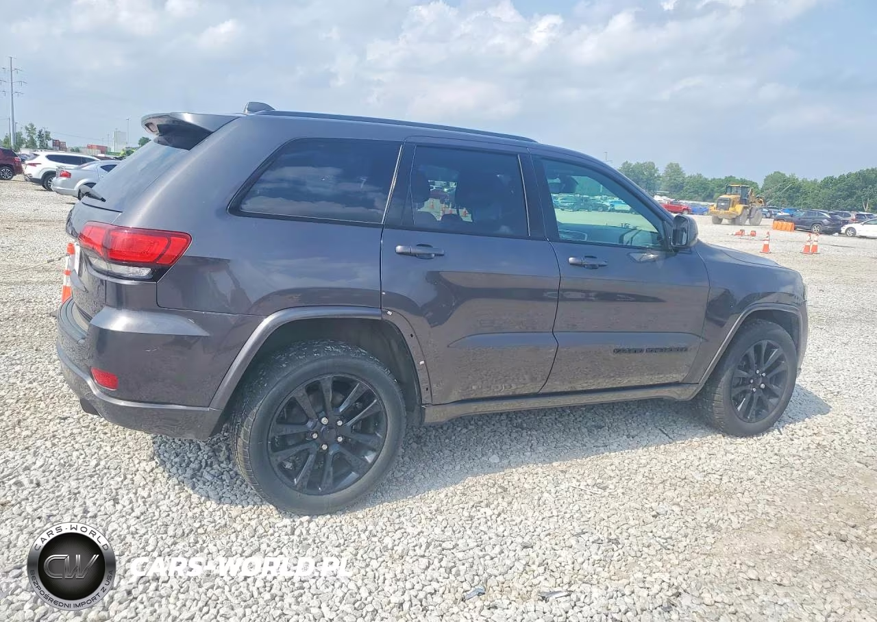 2018 Jeep Grand Cherokee Laredo VIN:1C4RJFAG7JC214924 - 3