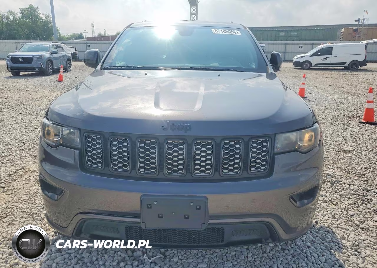 2018 Jeep Grand Cherokee Laredo VIN:1C4RJFAG7JC214924 - 5