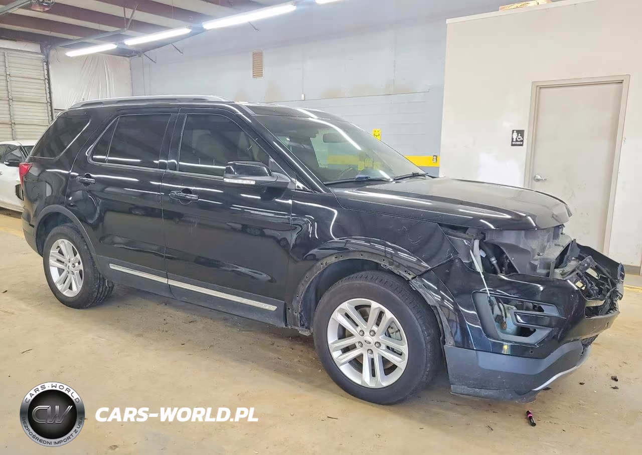 2017 Ford Explorer Xlt VIN:1FM5K7D81HGB49377 - 4
