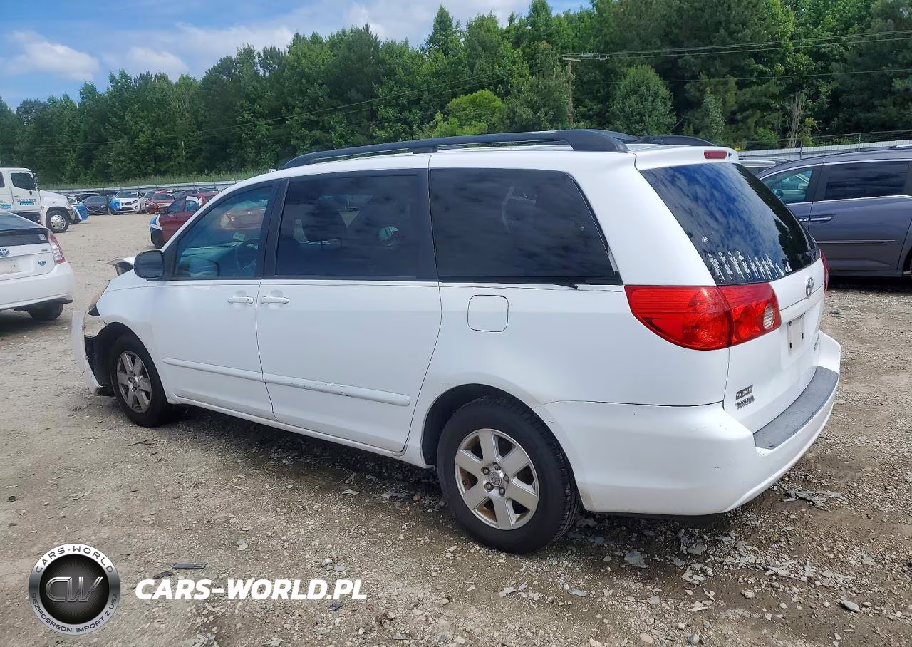 2010 Toyota Sienna Le 7-Passenger VIN:5TDKK4CC2AS303747 - 2