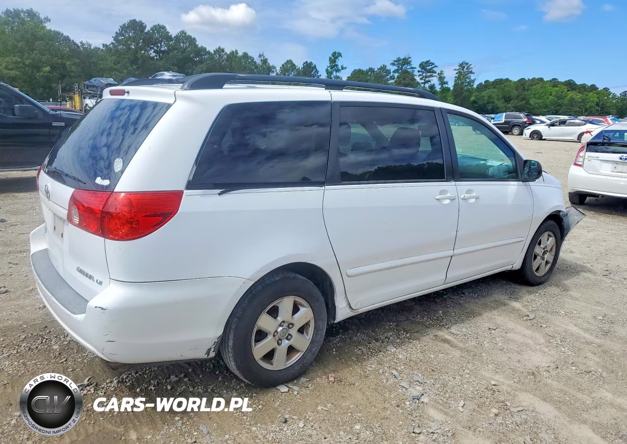 2010 Toyota Sienna Le 7-Passenger VIN:5TDKK4CC2AS303747 - 3