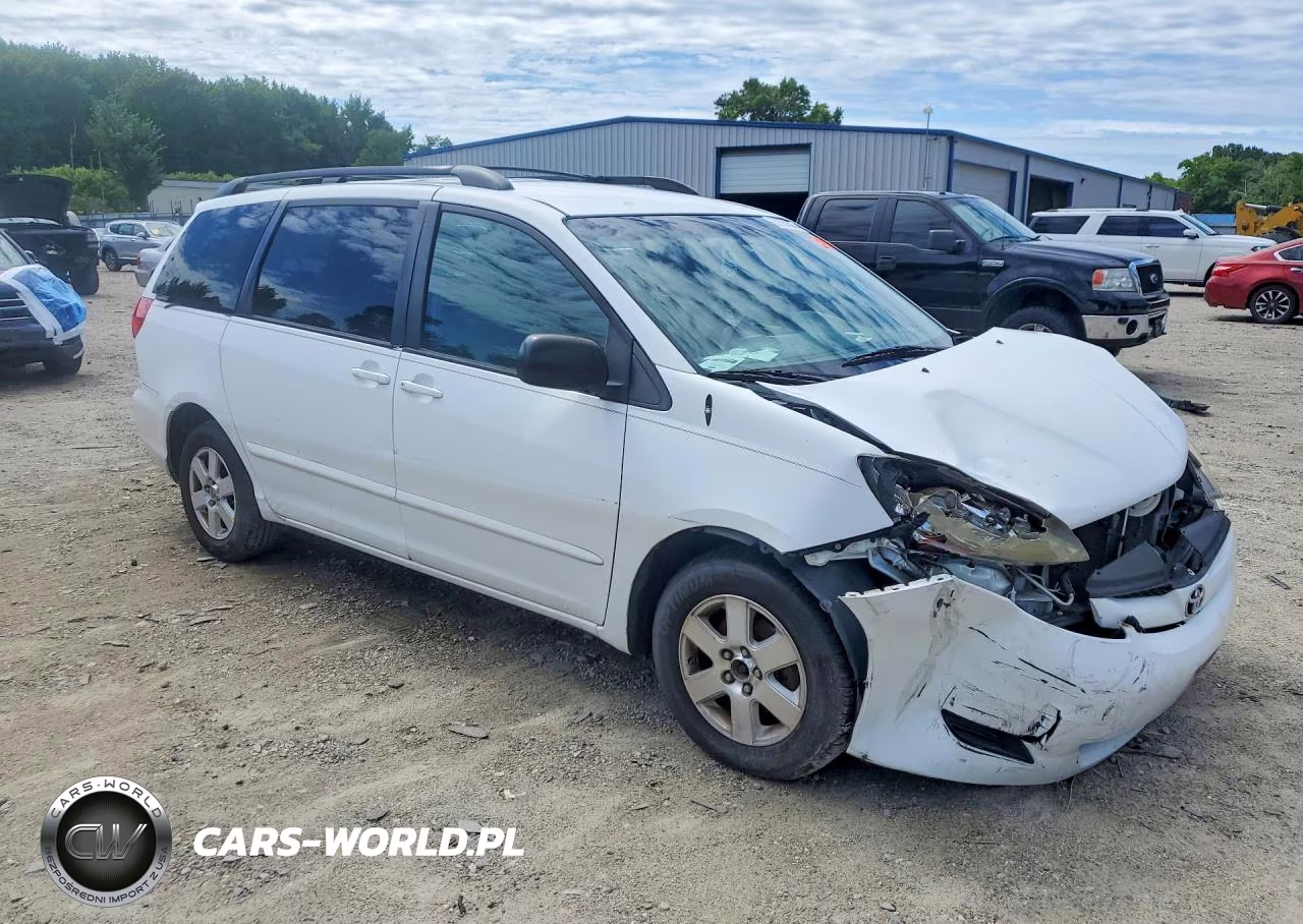 2010 Toyota Sienna Le 7-Passenger VIN:5TDKK4CC2AS303747 - 4